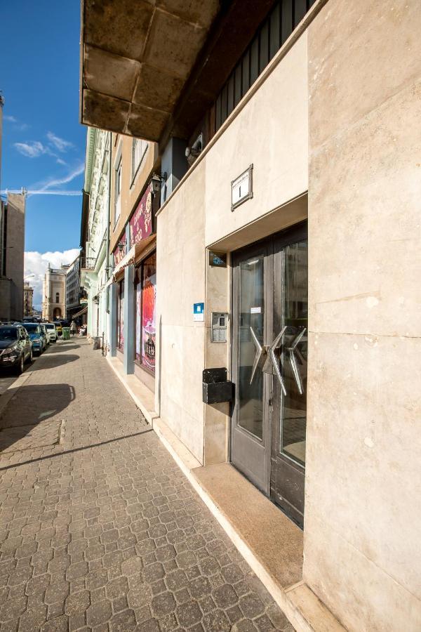 Danube Apartment Budapeste Exterior foto